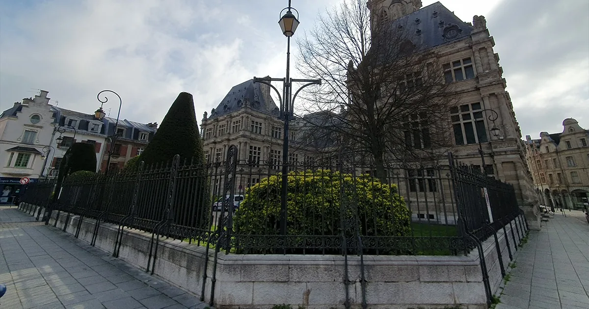 The reconstruction of Arras identically after 1918, under the leadership of the architect Pierre Paquet