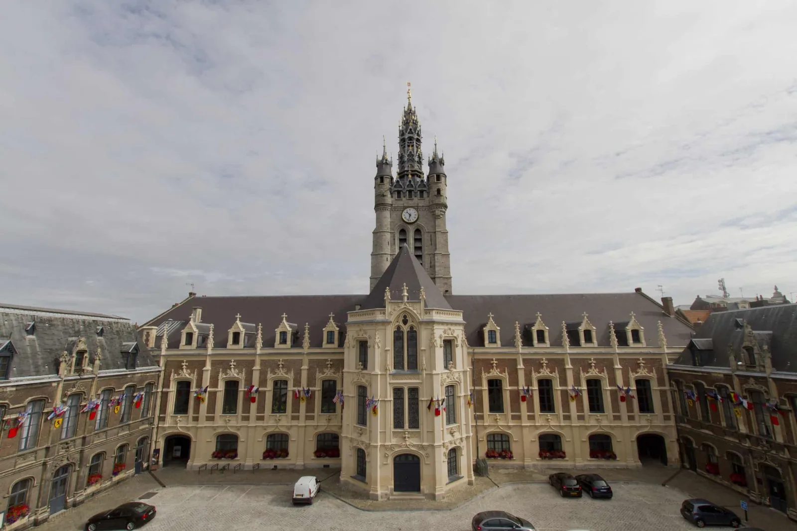 Beffroi de Douai Architecture