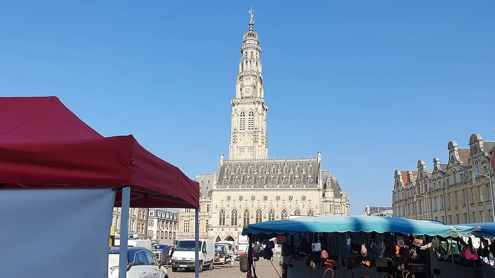 Étals des marchés et brocantes à Arras