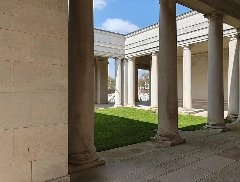 wall with the names of the heroes of the great war