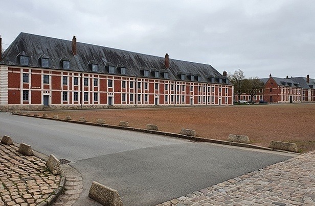 garnisons militaires a arras