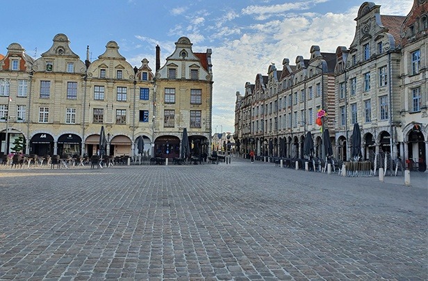 place des heros style espagnol arras