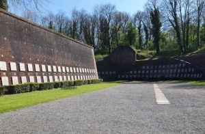 Le Mur des Fusillés : Un lieu de mémoire et de recueillement