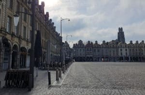 La Place des Héros à Arras : Un joyau historique au cœur de la ville