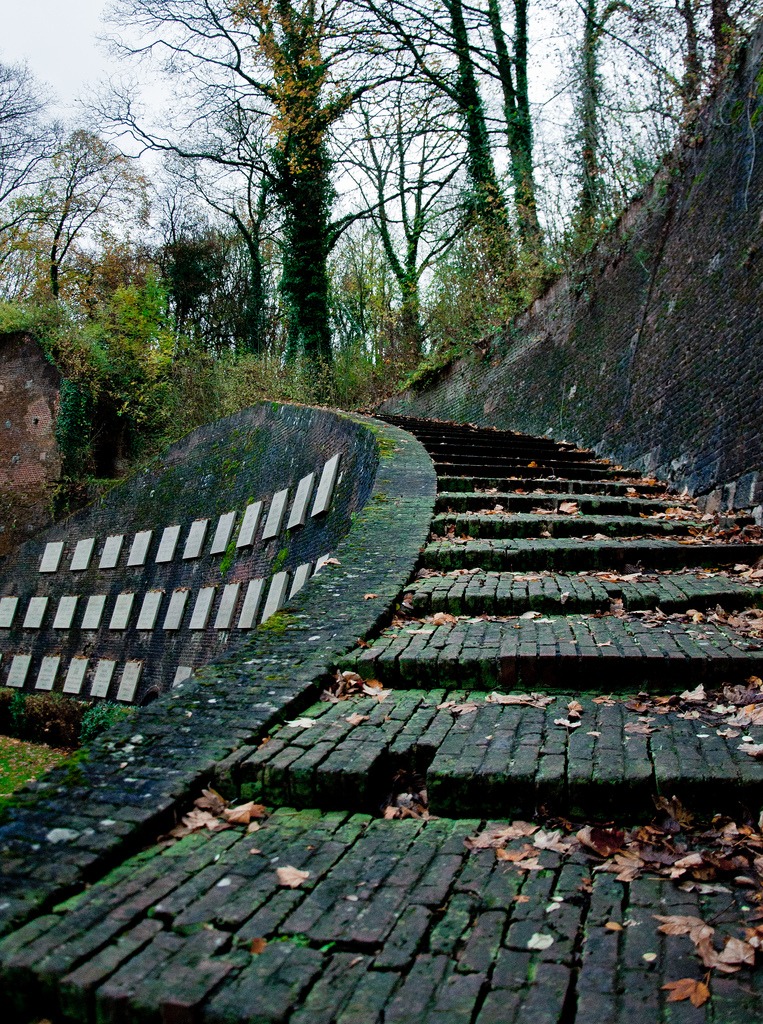 vue du mur des fusillés à Arras