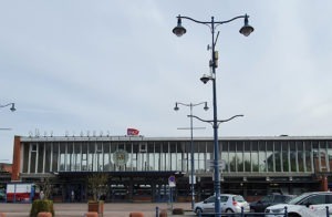La gare ferroviaire d’Arras (SNCF) et le Monument aux Morts