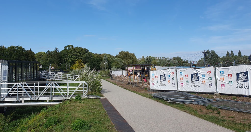 guinguette a coté des péniches numériques